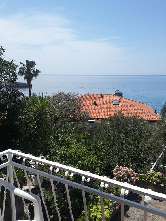 Apartments Andus Sveti Stefan Bagian luar foto